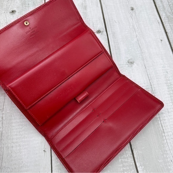 AUTHENTIC Louis Vuitton Epi leather trifold wallet/billfold. Red.